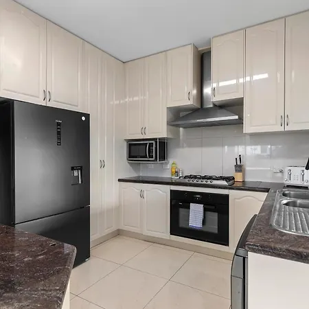 Spacious 2br With Wifi, Parking & Huge Balcony *