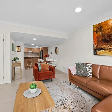 Spacious & Cozy 2br With Parking, Balcony & Wifi *