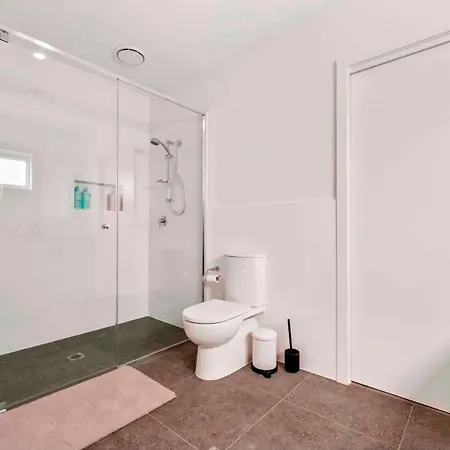 Apartment Private Modern - Separate Entry *
