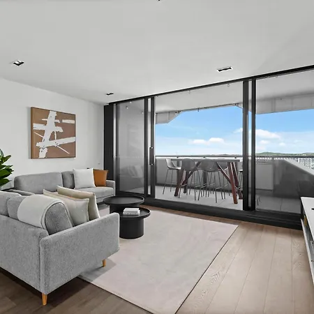 Luxe 3br With Stunning Views, Parking And Pool Brisbane