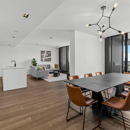 Apartment Luxe 3br With Stunning Views, Parking And Pool *