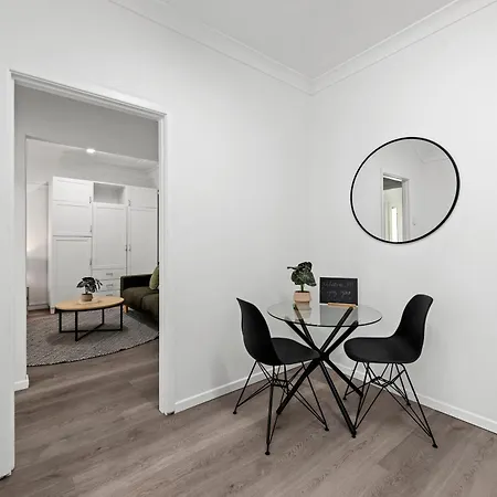 Spacious And Cozy - Short Walk To Hospital Apartment *