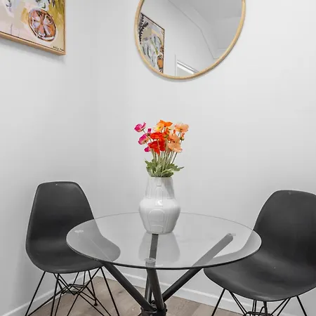 Apartment Spacious Cbd - Short Walk To Hospitals