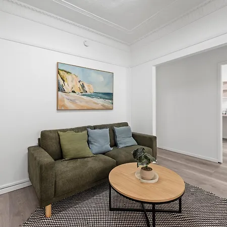Spacious And Cozy - Short Walk To Hospital Apartment Brisbane