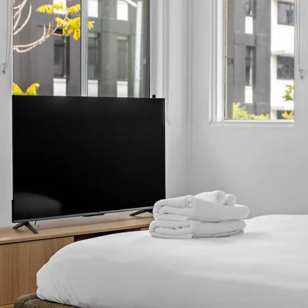 Cozy And Modern Cbd - Short Walk To Hospitals *