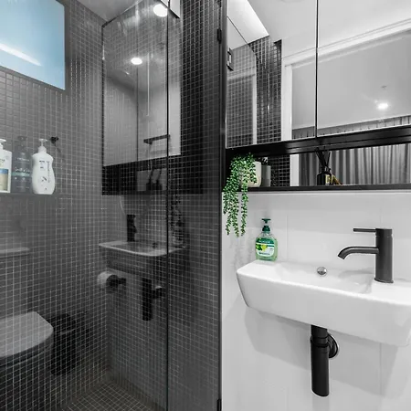 Modern 2br And Pool With South Square Brisbane