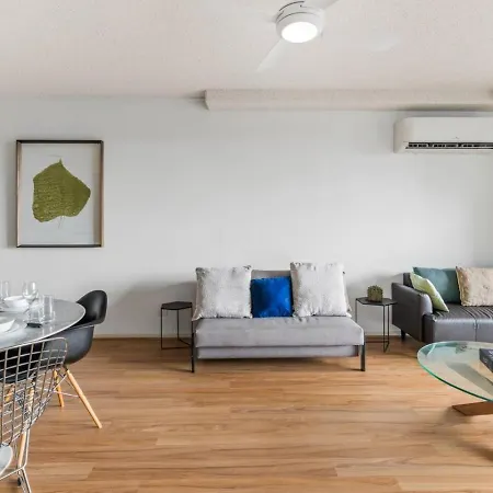 Apartment Modern Inner-city In Valley Heart Of *