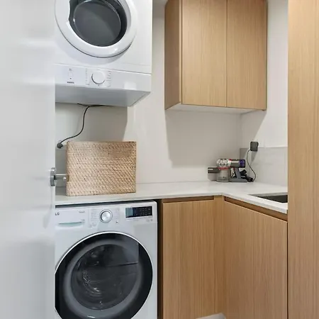 Sophisticated Elegance - 2bed-2bath-2car-balcony * Brisbane