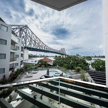 Stylish Rivr Front Lux2bdr2bath Pool Ac Parking Apartment