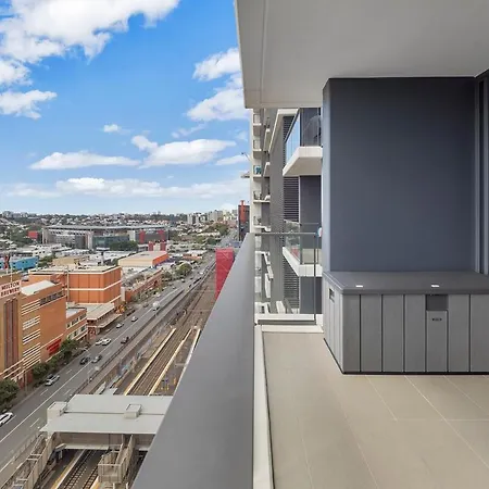 Apartment Modern Living With Secure Parking! Brisbane