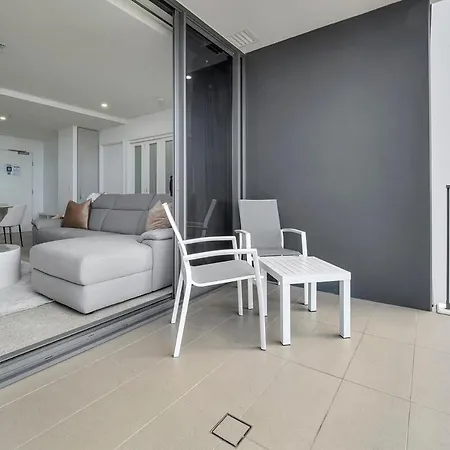 Modern Living With Secure Parking! Apartment *