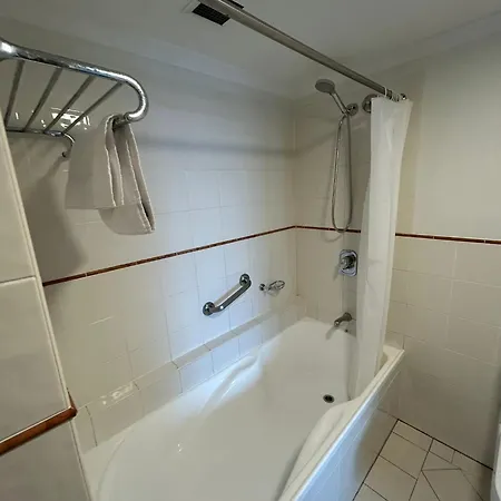 View 2br Retreat | Pool & Gym Access * Brisbane