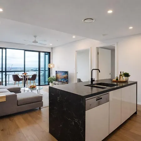2br Utopia Fortitude Valley -pool-rooftop-king Beds Brisbane