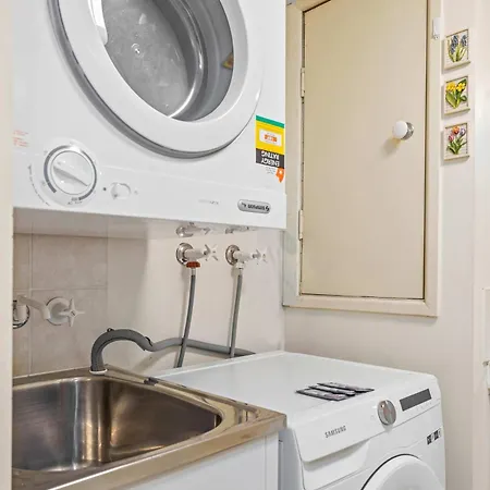 Family-friendly 2 Bed Retreat Yard Parking Albion Apartment Brisbane