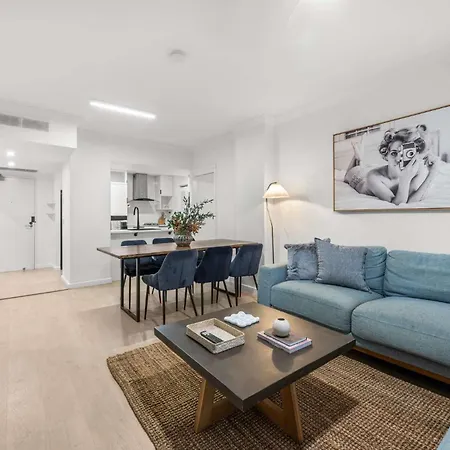 The Mews Bowen Hills - Spacious 3-bedroom With Pool & Parking Apartment *