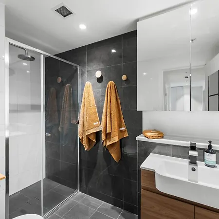 Sky Tower Luxe Retreat Pool & Gym Brisbane