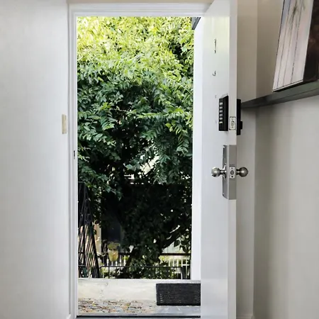 Cozy And 1 Bedroom