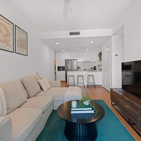 Apartment Luxury 2 Bed 2 Bath Parking Pool Gym & Sauna *
