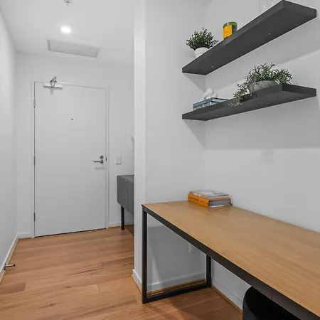 Luxury 2 Bed 2 Bath Parking Pool Gym & Sauna * Brisbane
