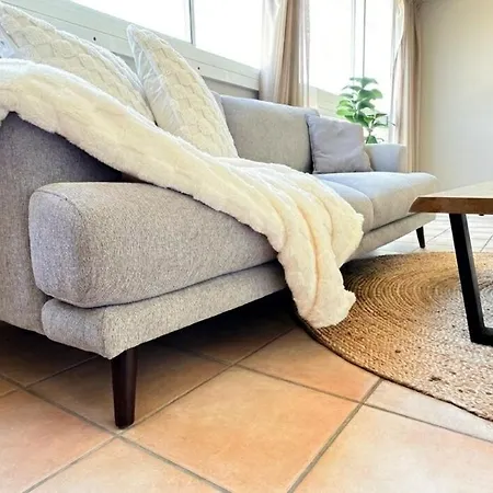 Apartment 2br - Lagoon Pool Gym - Sleeps 6 - Baby Equipped - Free Parking *