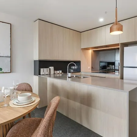 Premium Urban With Rooftop Pool And Views Apartment