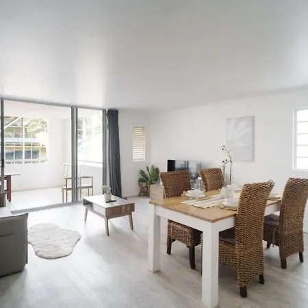 Contemporary 2-bedroom In Southbank Apartment