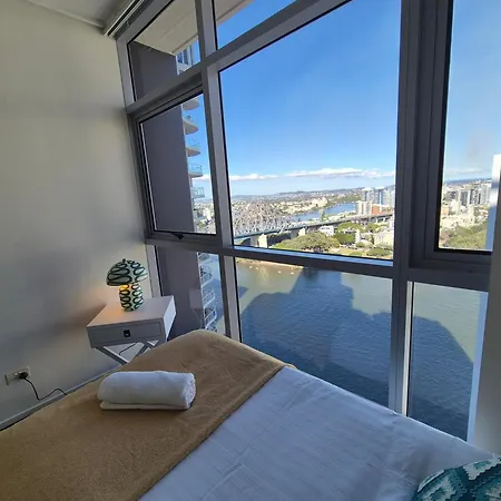 Apartment The Gilded Gallery I Art-inspired Luxe Retreat Brisbane