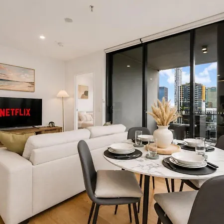 Level 22 Skyline Views With Sauna, Gym, Pool And Free Parking Apartment