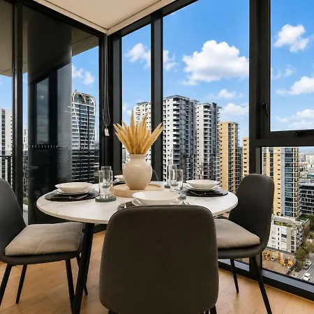 Level 22 Skyline Views With Sauna, Gym, Pool And Free Parking Brisbane