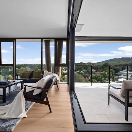 Skyhigh Retreat View And Shopping At Your Doorstep