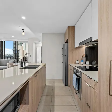 Modern 2br With River Views, Rooftop Pool, Parking * Brisbane