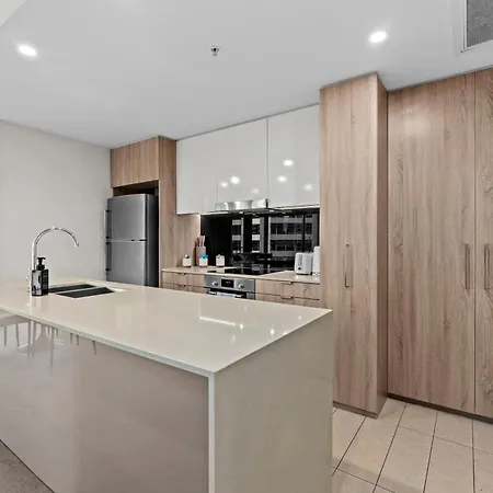 Modern 2br With River Views, Rooftop Pool, Parking Apartment