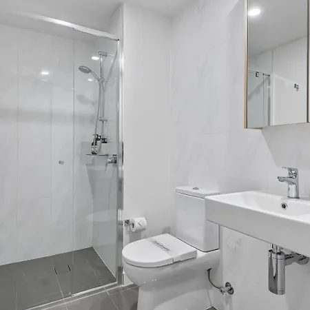Urban Escape: Great Location W/ Cityscape Brisbane