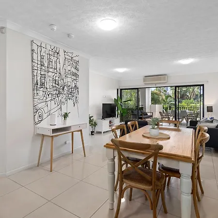 Bright 2br With Parking, Balcony & Wifi Apartment *