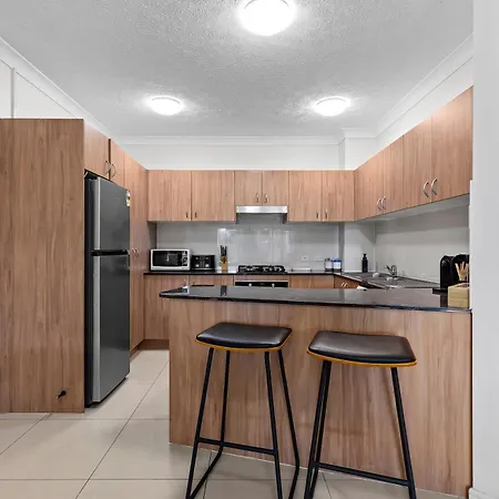 Bright 2br With Parking, Balcony & Wifi