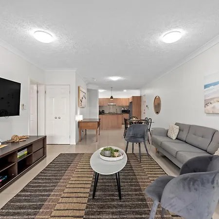 Spacious 2br With Wifi, Parking & Balcony Apartment