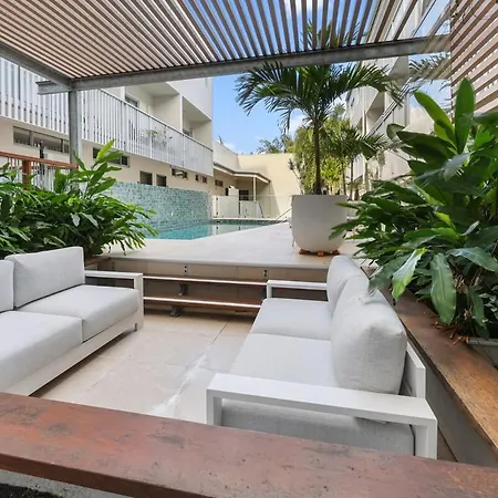 2 Level Skyloft - Pool - Sleeps 6 - Baby Brisbane