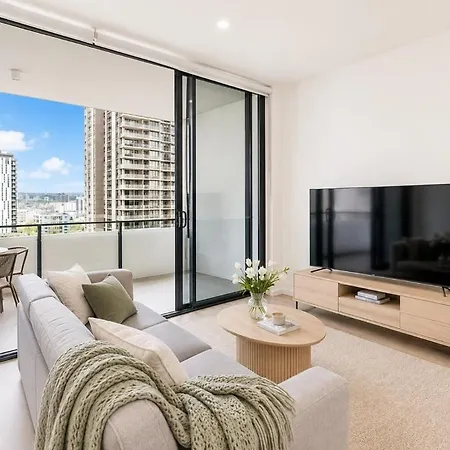 Chic 1br With Pool And Parking