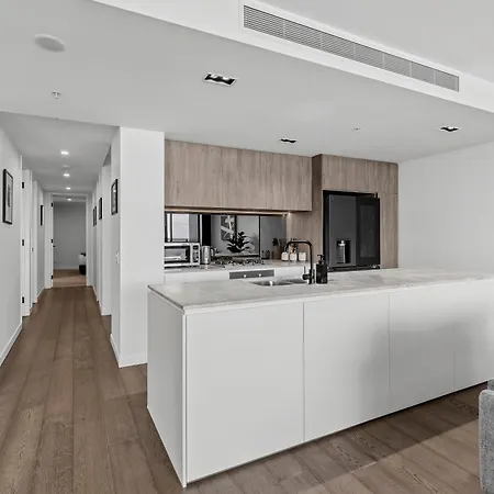 Luxe 3br With Stunning Views, Parking And Pool Brisbane