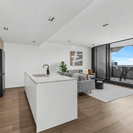Luxe 3br With Stunning Views, Parking And Pool Apartment