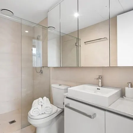 Two Bedroom Retreat With Pool, Gym And Parking * Brisbane