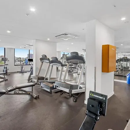 Apartment Two Bedroom Retreat With Pool, Gym And Parking Brisbane