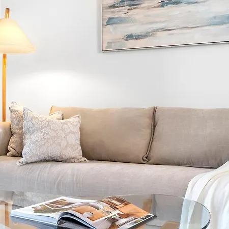 Penthouse Style - Story Bridge Views - Sleeps 8 - Baby Friendly Apartment Brisbane