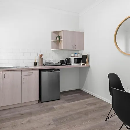 Cozy And Modern Cbd - Short Walk To Hospitals *