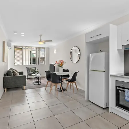 Cozy 1br Near Hospitals And Cbd With Parking!
