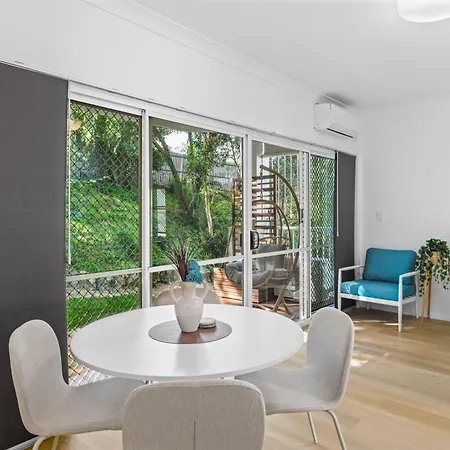 Apartment 2br 2ba Indooroopilly-walk To Shops & Bus