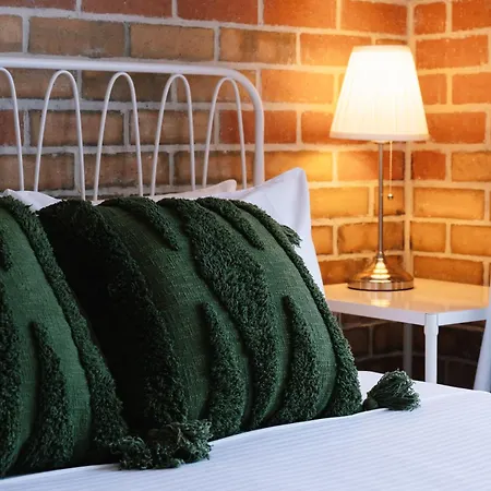 2br 2ba Indooroopilly-walk To Shops & Bus Apartment Brisbane