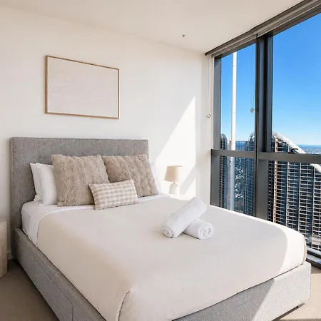 63 Floors Up & A Million-dollar View W/ Carpark Apartment *