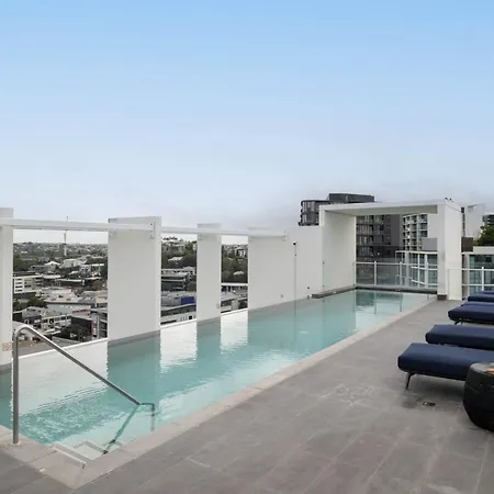 The Valley Nest - Free Parking - Infinity Pool Apartment