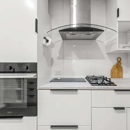 The Mews Bowen Hills - Spacious 3-bedroom With Pool & Parking Apartment
